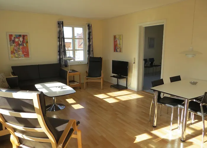 Lokken Badehotel Apartments Отель Лёккен