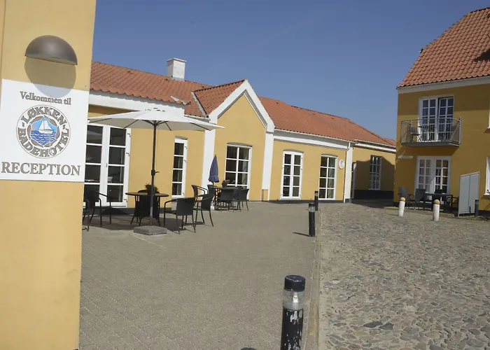 Lokken Badehotel Apartments Отель Лёккен